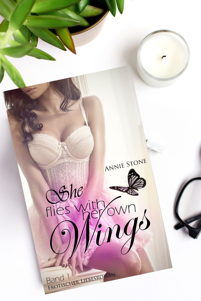 She flies with her own wings Buchcover